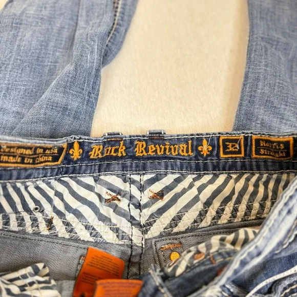 Mens rock revival Jeans Straight Leg Embellished Detail Blue Wash Size 32x30 Y2K
